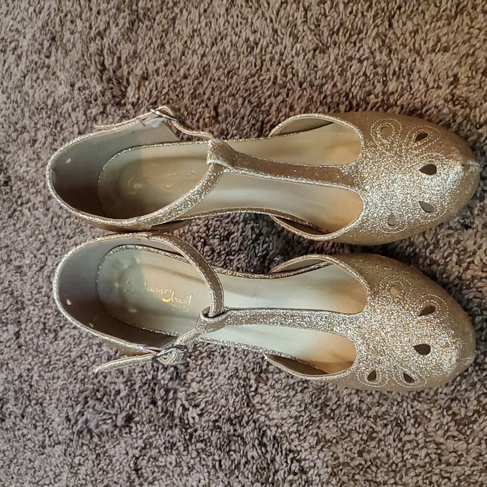 Graham Street Shoe Co. Size 8 Gold Glitter heels